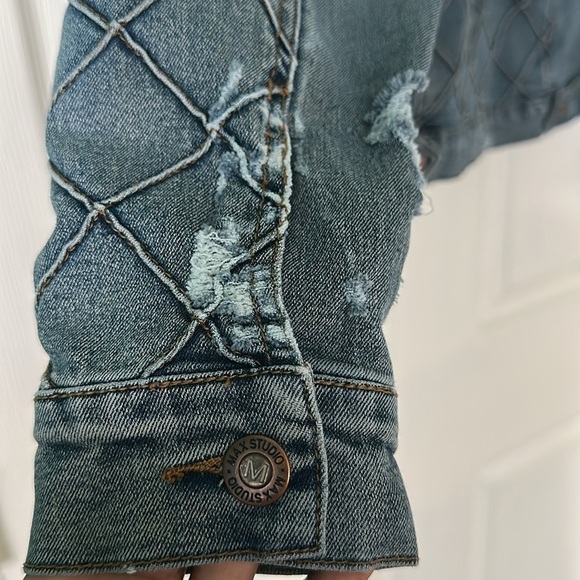 MAX STUDIO Women’s Distressed Denim Jacket with Quilted Design Size Small - Picture 6 of 9